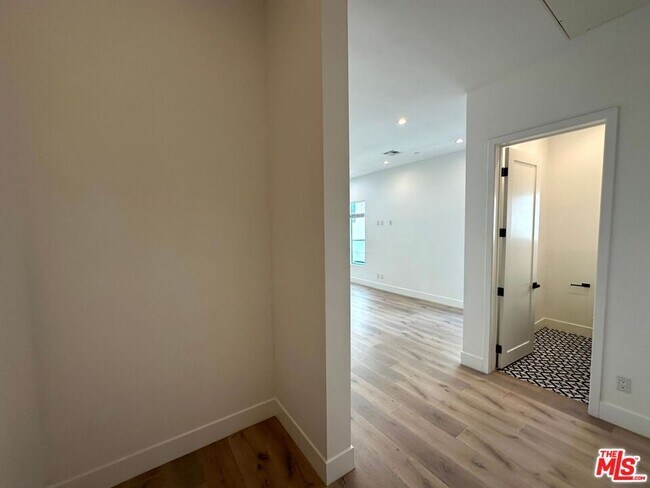 Building Photo - 3414 London St