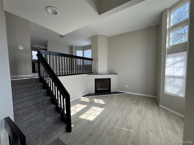 Building Photo - 115 Georgetown Square N