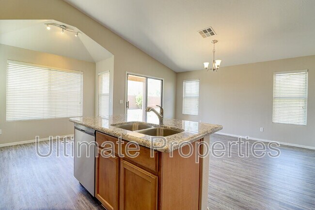 Building Photo - 15591 W Shiloh Ave