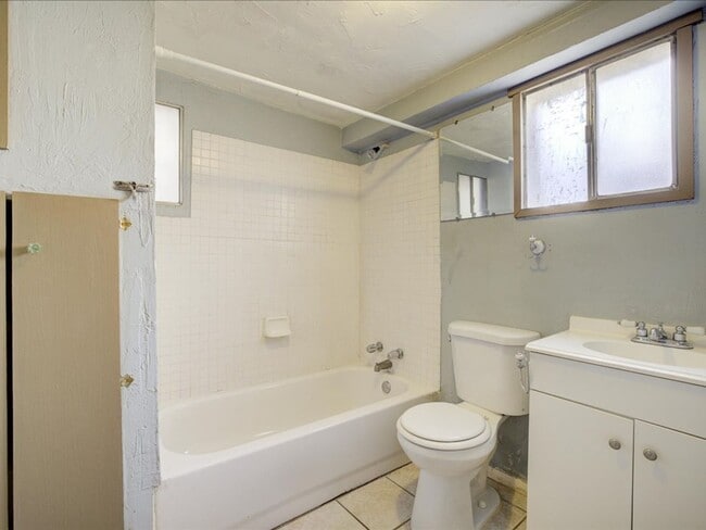 Building Photo - 1 Bedroom 1 Bathroom