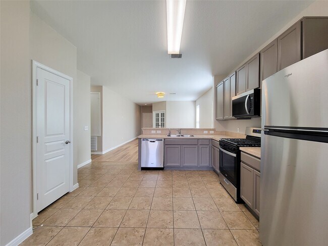 Building Photo - 6535 Dayridge Ln