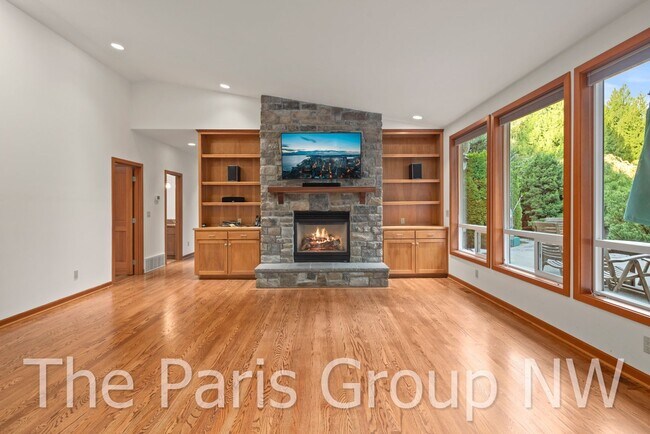 Building Photo - Gorgeous 3,400sf Golf Course Craftsman on ...