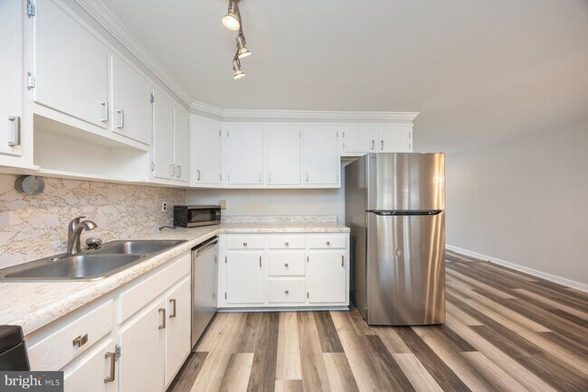 Building Photo - 3130 Ryerson Cir