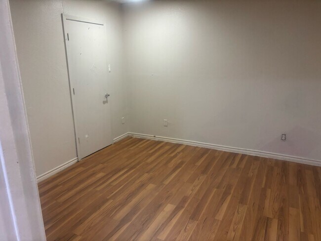 Building Photo - AVAILABLE MID MAY ; APPLY TODAY AT OUR WEBSITE!!!