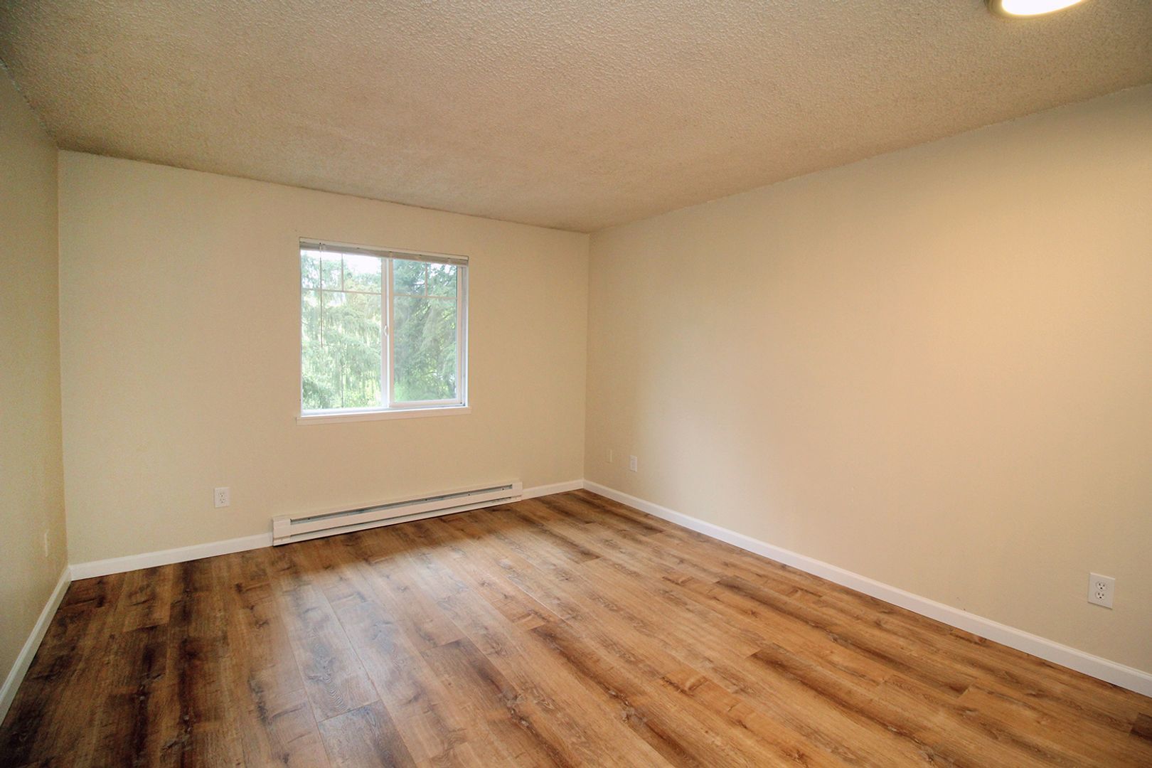 Building Photo - 5704 SW Beaverton Hillsdale Hwy
