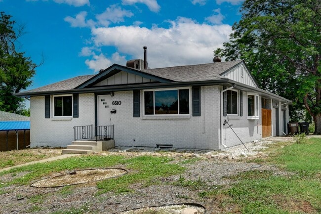 Primary Photo - $2,595- 4 Bed, 2 Bath Home in Arvada with ...