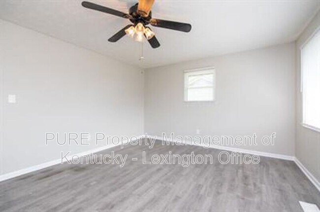 Building Photo - 633 Carver Rd