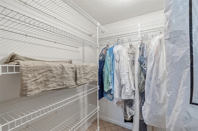 Building Photo - 8412 Shadow Ct