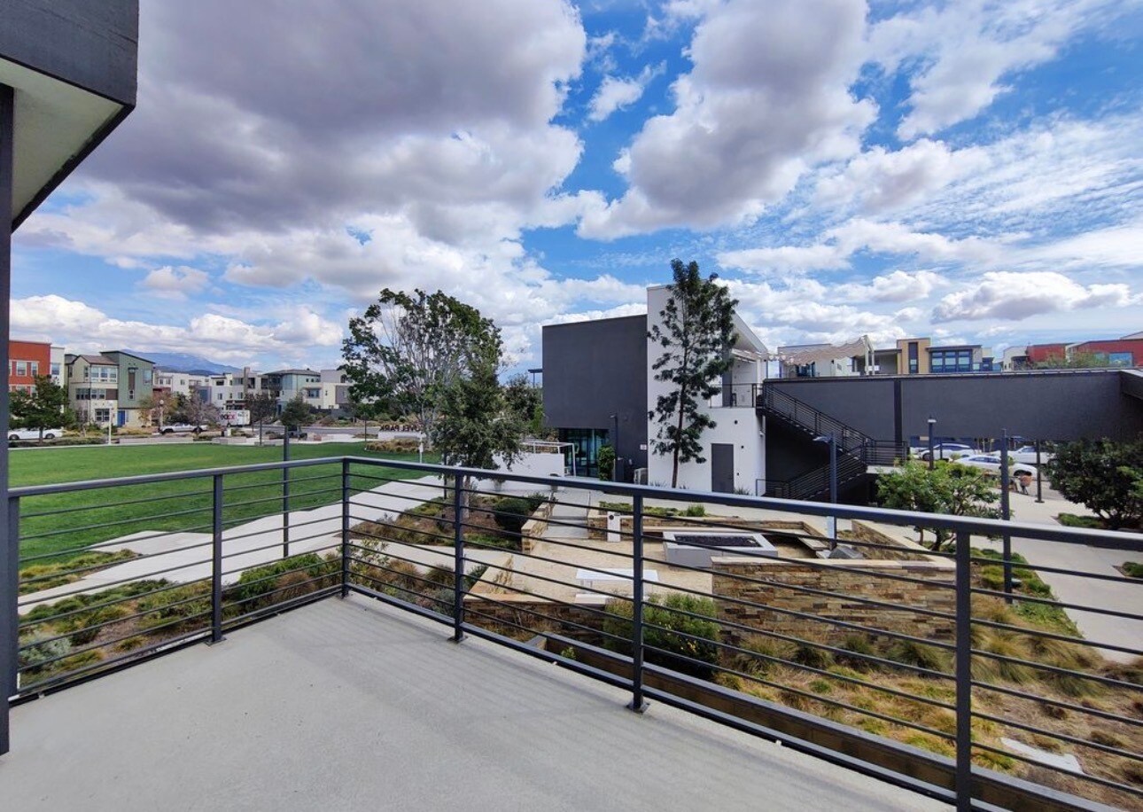 Building Photo - 371 Novel