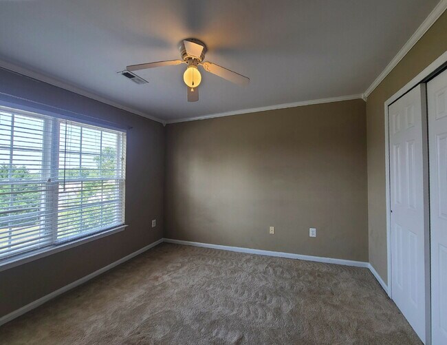 Building Photo - 5 BR, 4 BA Colonial in Lee's Hill