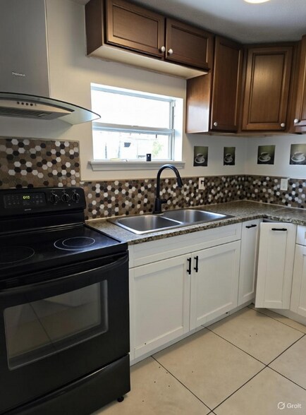 Building Photo - 1832 Callahan St