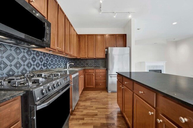 Building Photo - 330 N Clinton St