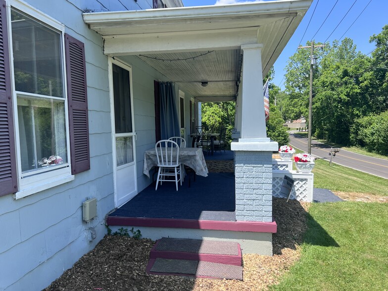 Private ground level entrance - 668 Brooklyn Ave