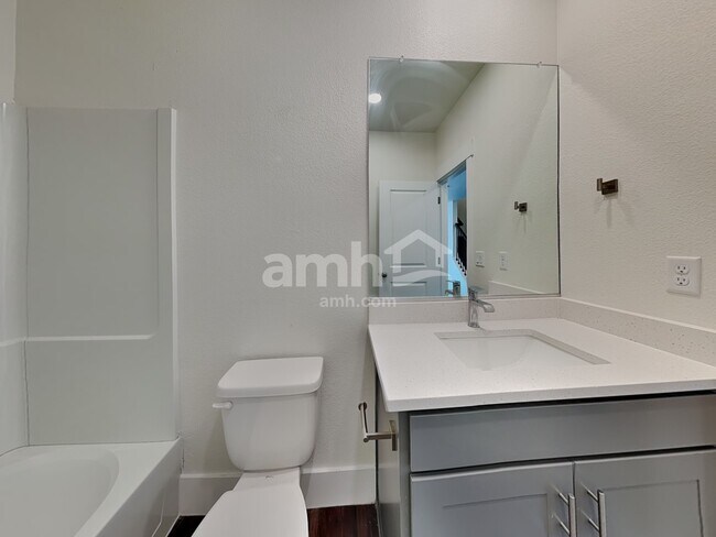 Building Photo - 3975 Ryedale Wy