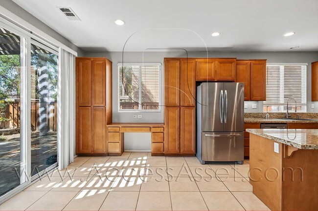 Building Photo - Charming 3 Bed/2 Bath Home In A Desirable ...