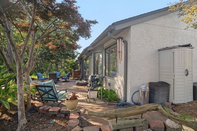 Building Photo - Bluewater Bay Townhome - 6 month lease Only