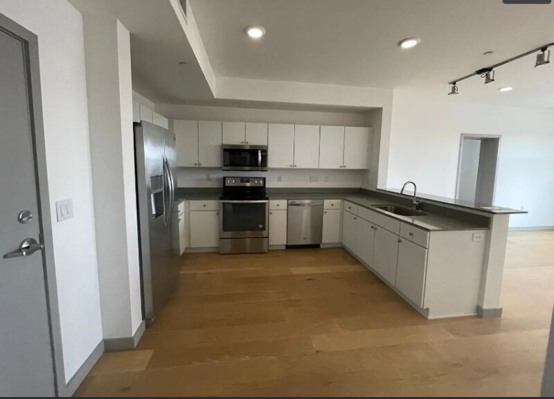 Building Photo - 400 Herron Dr