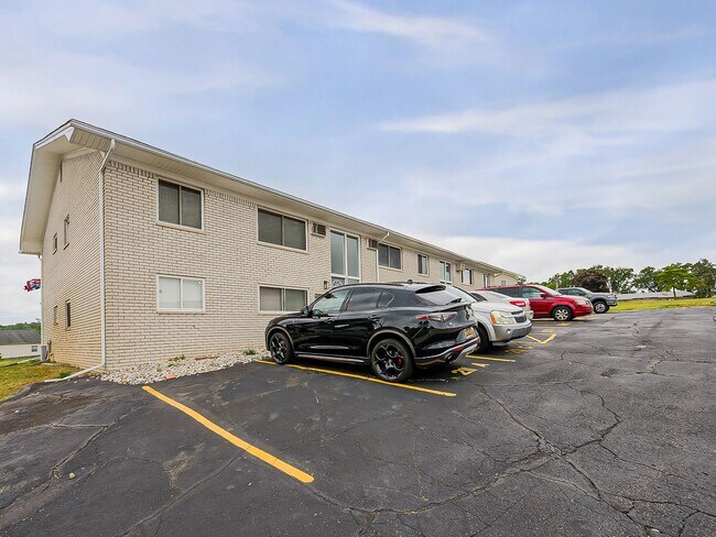 Building Photo - 211 Smt Rdg Dr