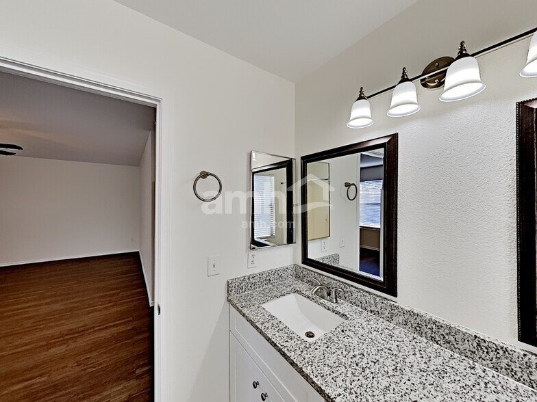 Building Photo - 11363 E Ramblewood Ave