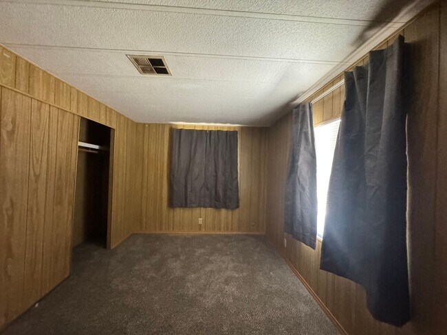 Building Photo - 2BRE 2BA close to Hwy 95, Shopping, Parks, Colorado River