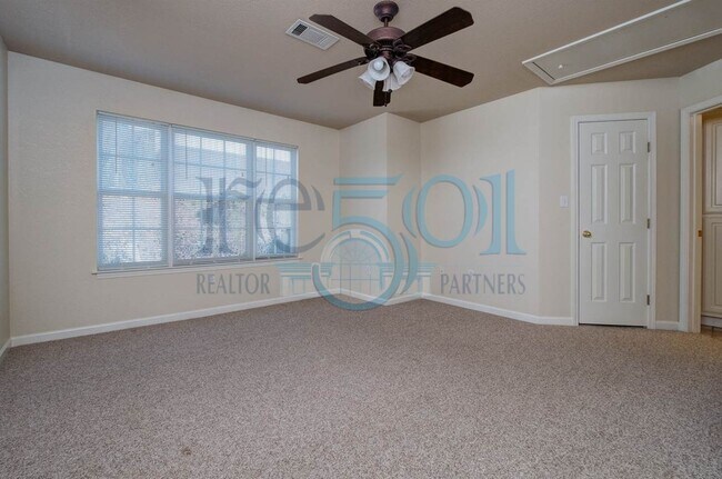 Building Photo - *Coming Available in October* Pride of ownership shines in this convenient Midtown, 2 BR & 2.5 BA...