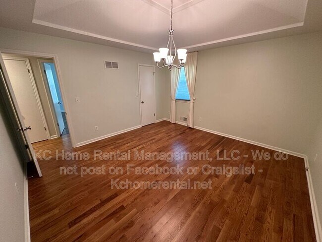 Building Photo - 6119 Cottonwood Dr