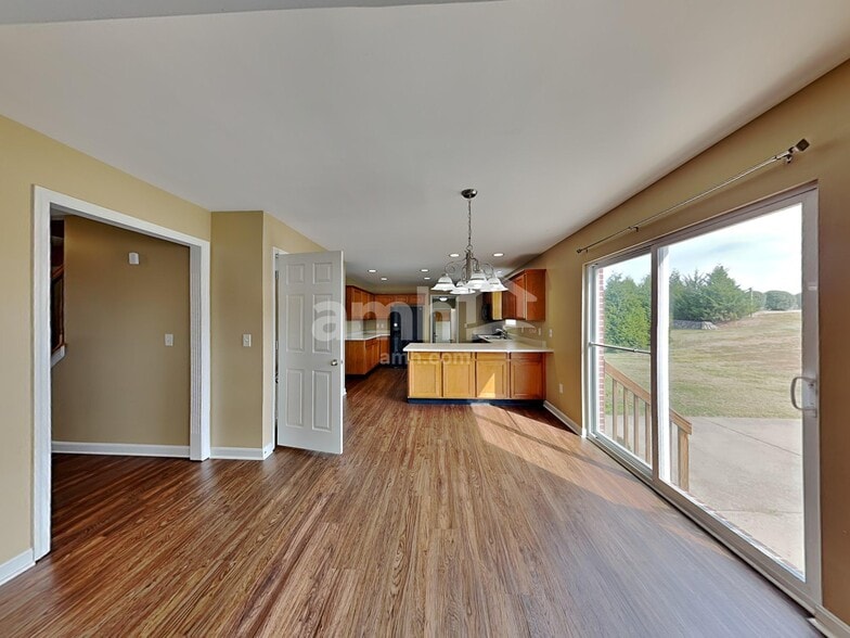 Building Photo - 10213 Waterford Ct