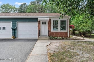 Building Photo - 6B Bayberry Ln