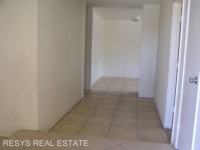 Building Photo - 3 br, 2 bath House - 5592 W TWAIN AVE