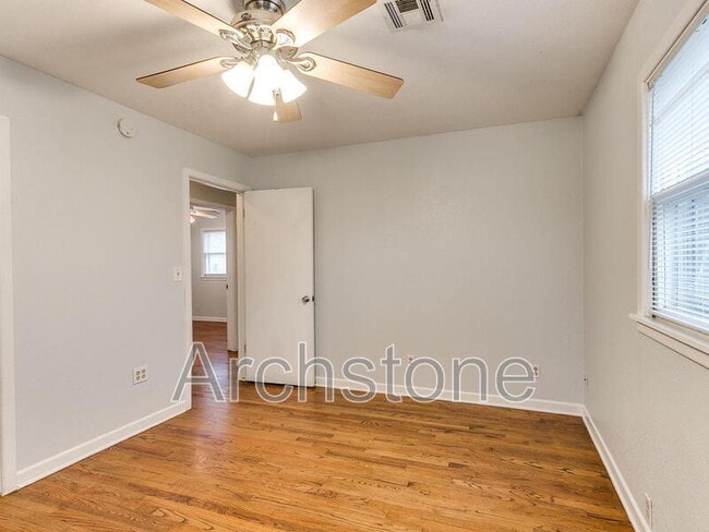 Building Photo - 630 Villa Dr