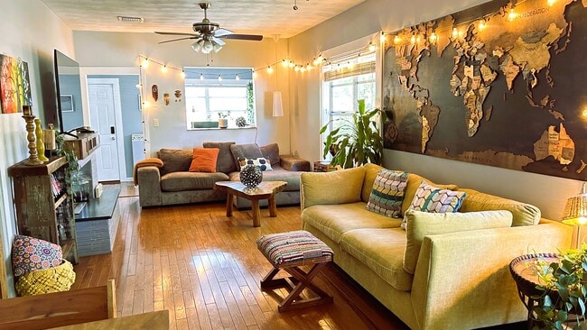 Living room - 117 W Flora St