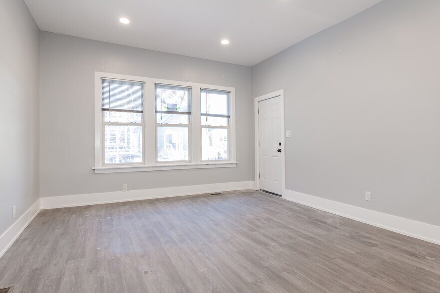 Building Photo - 2659 W Homer St