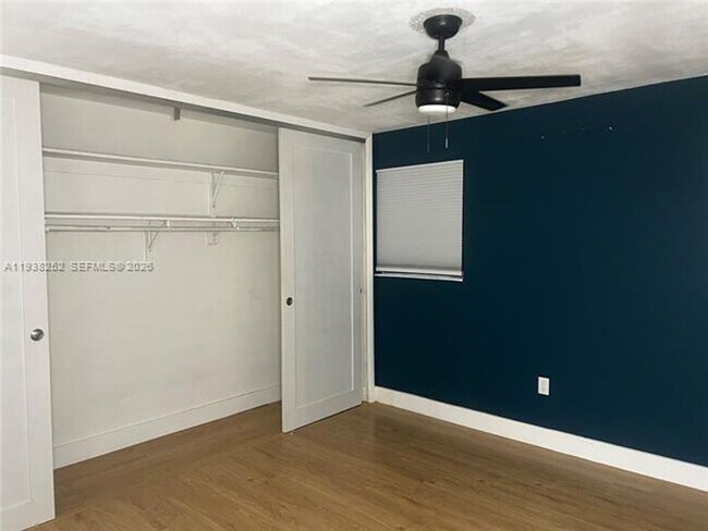 Building Photo - 3522 SW 25th St