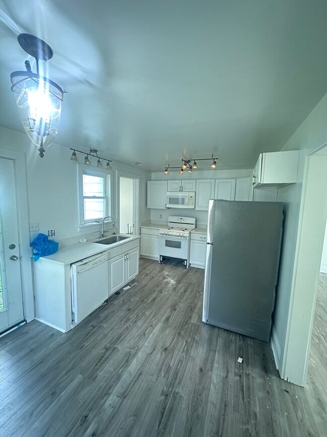 Building Photo - 2730 Vimy Ridge Ave