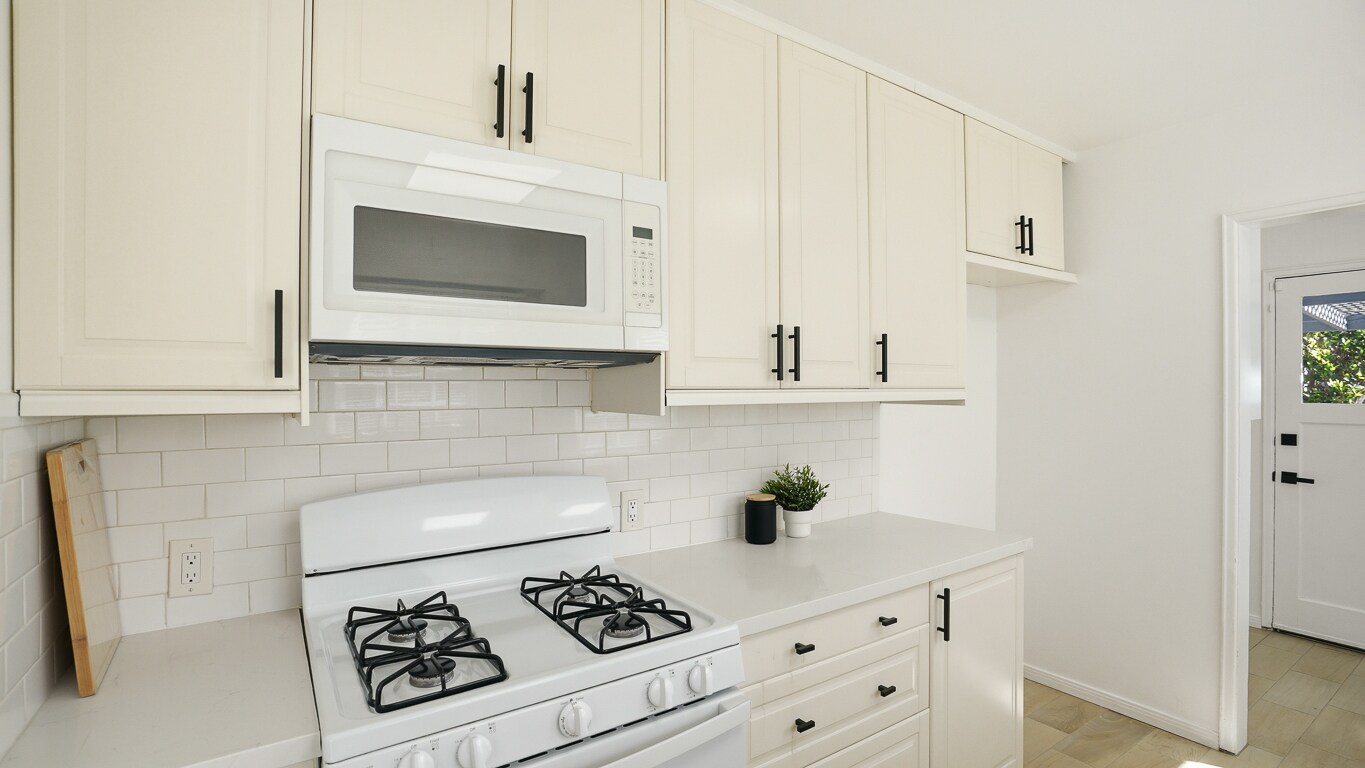 Building Photo - 3936 S Victoria Ave