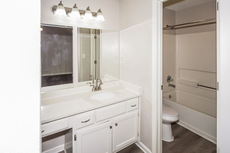 Building Photo - 6650 Black Oak Dr