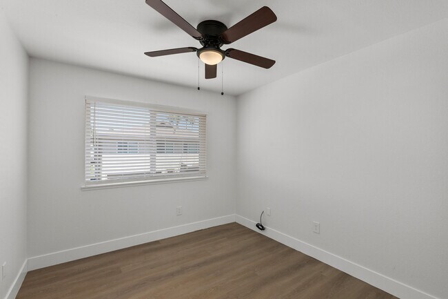 Building Photo - 72629 Edgehill Dr