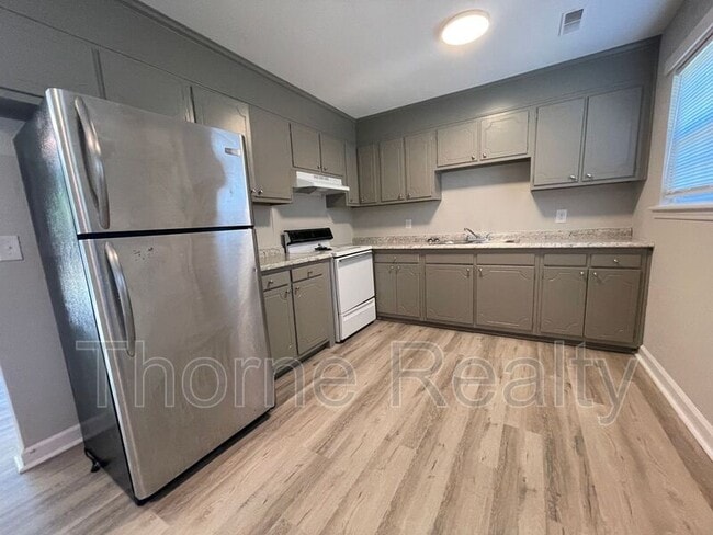 Building Photo - 1318 Maple St