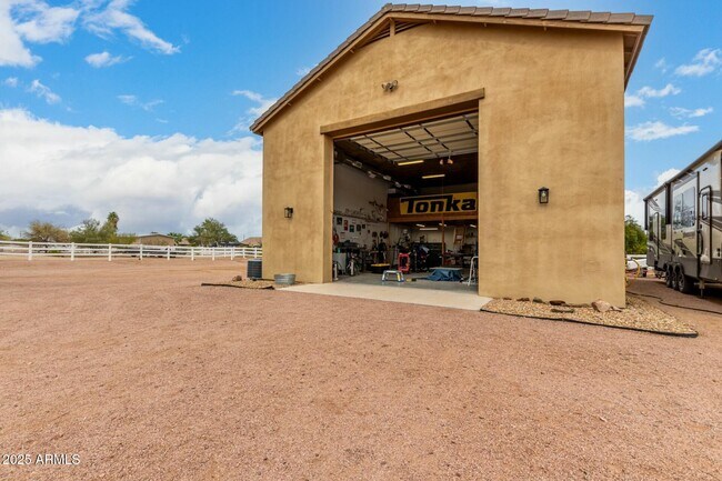 Building Photo - 9768 W Prospector Dr