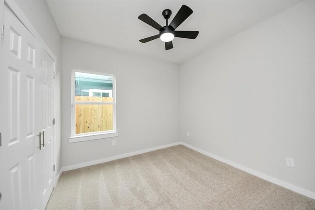 Building Photo - 5205 Kenilwood Dr