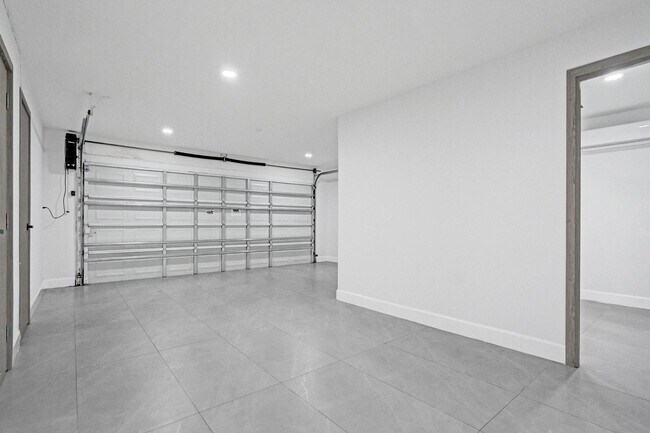 Building Photo - 6700 E Tropical Way