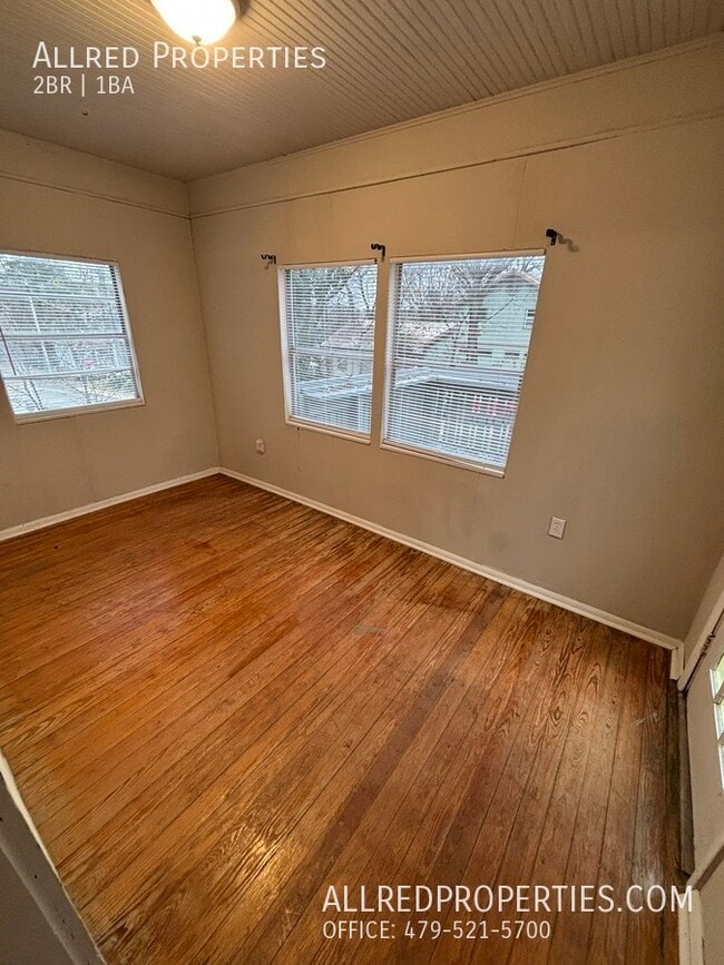 Building Photo - 129 Boles St