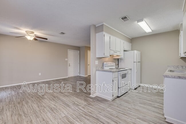 Building Photo - 2573 1/2 Tobacco Road - B