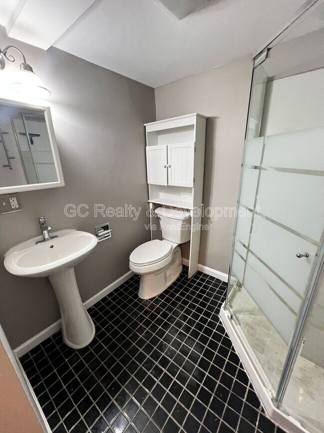 Building Photo - 2227 N Clybourn Ave