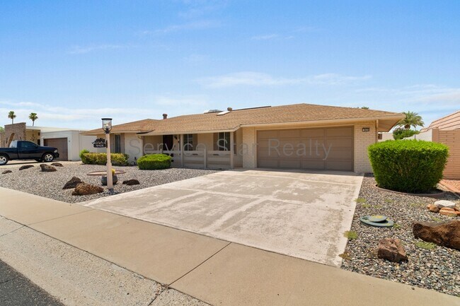 Building Photo - 9425 W Rolling Hills Dr