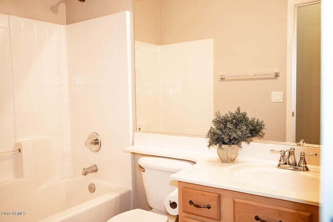 Building Photo - San Tan Ranch Beauty