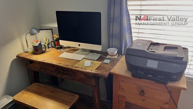 Building Photo - 2 Bedrooms, 2 Baths and a Single Car Garage