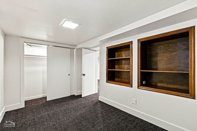 Building Photo - 560 W Arlington Pl