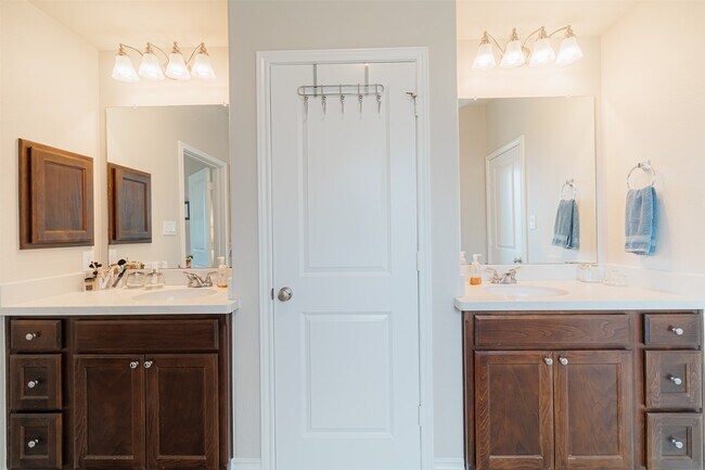 Building Photo - 3530 Auburn Creek Cir