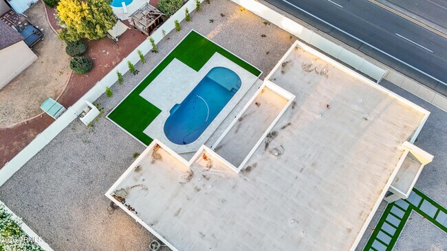 Building Photo - 5540 E Dahlia Dr